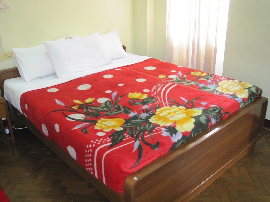 Golden Guest Inn Rangoon Buitenkant foto