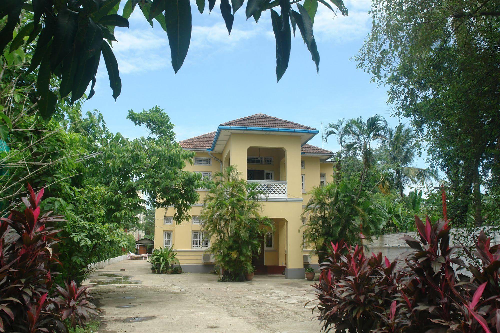 Golden Guest Inn Rangoon Buitenkant foto