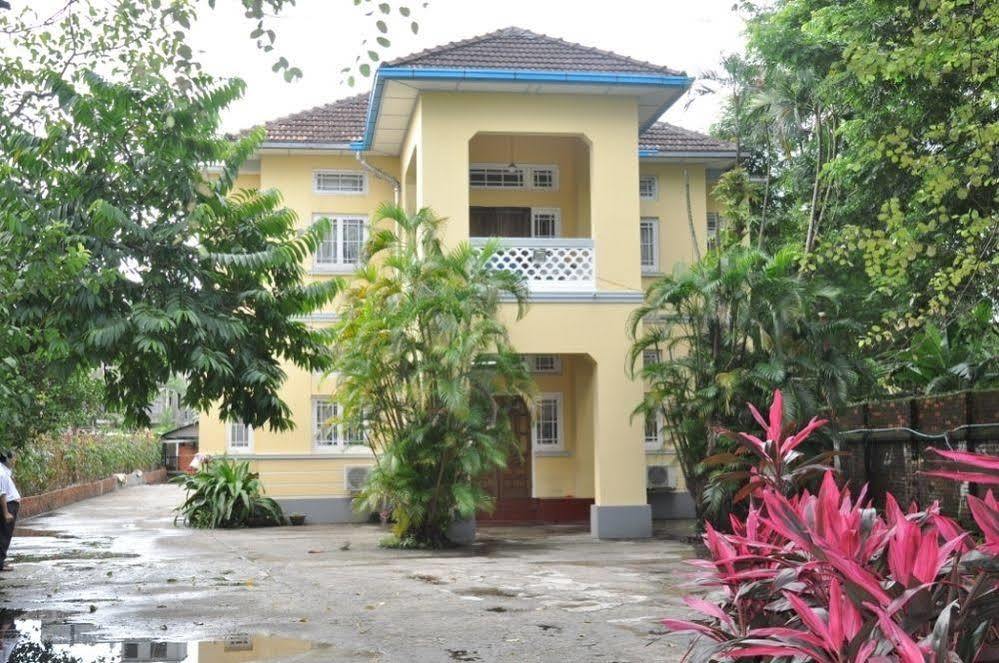 Golden Guest Inn Rangoon Buitenkant foto