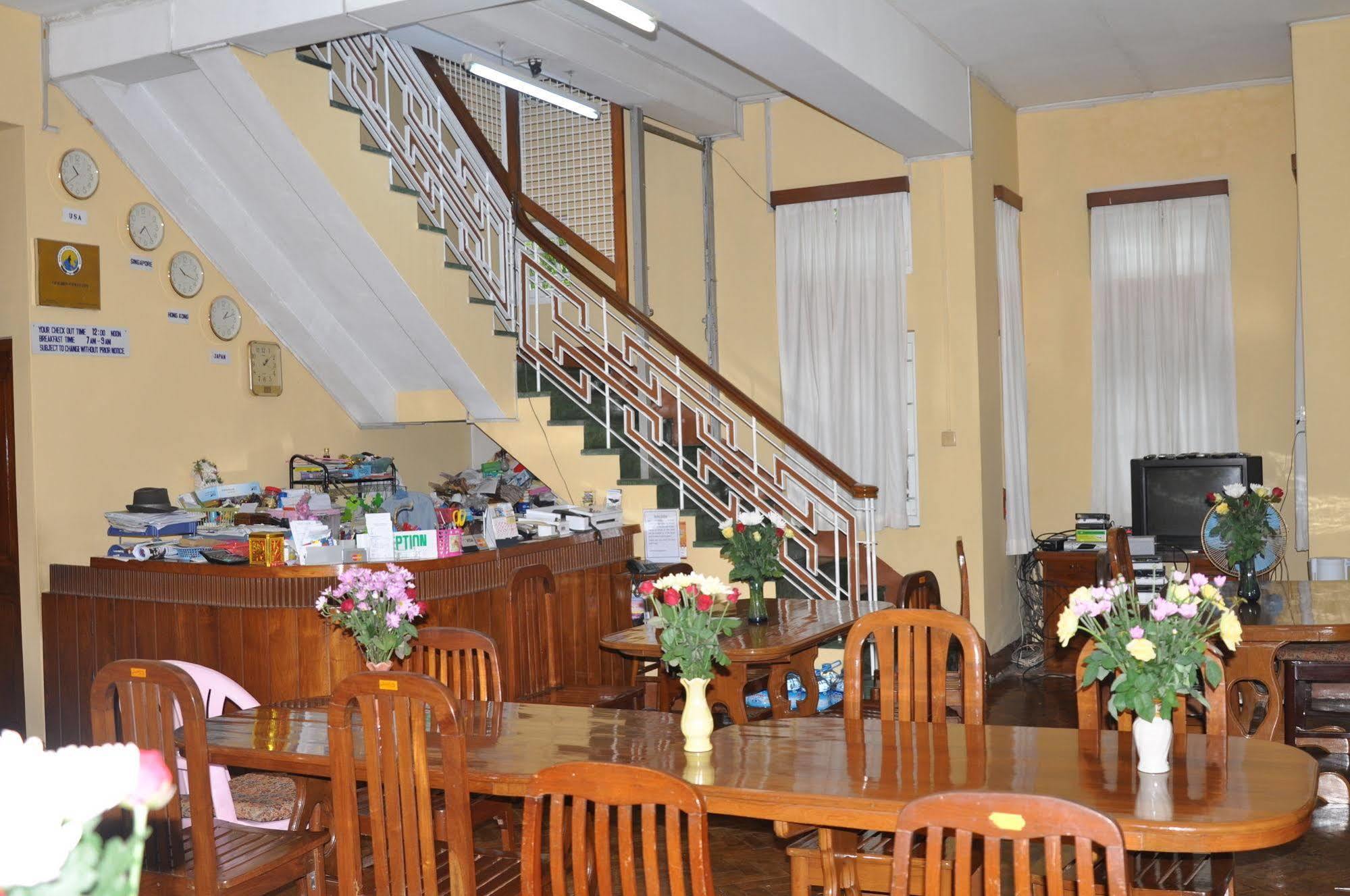 Golden Guest Inn Rangoon Buitenkant foto