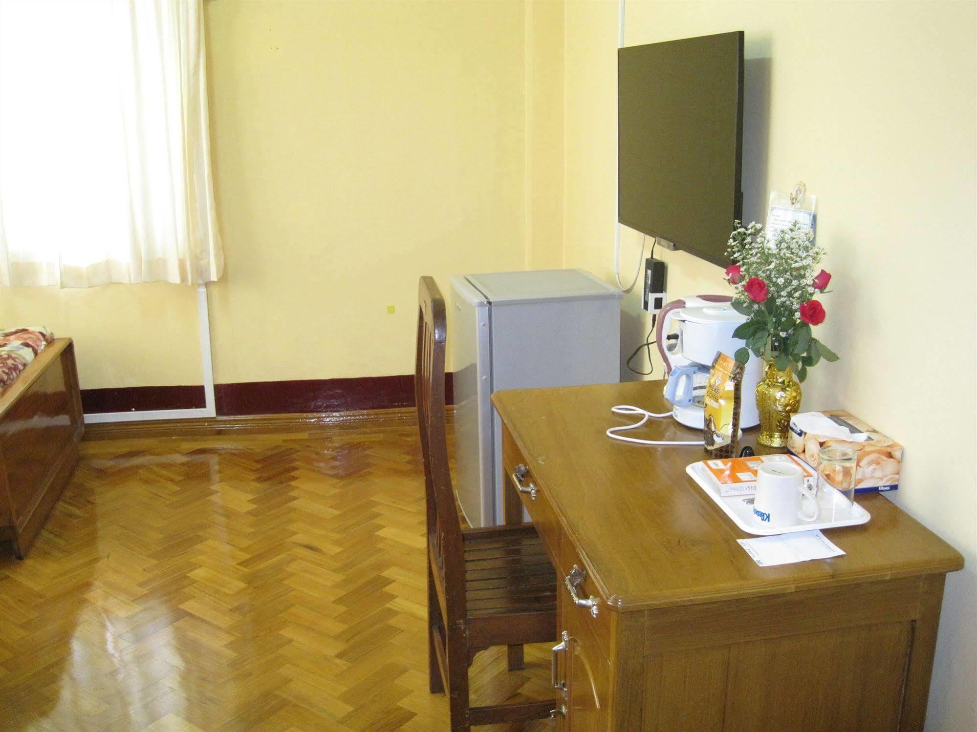 Golden Guest Inn Rangoon Buitenkant foto