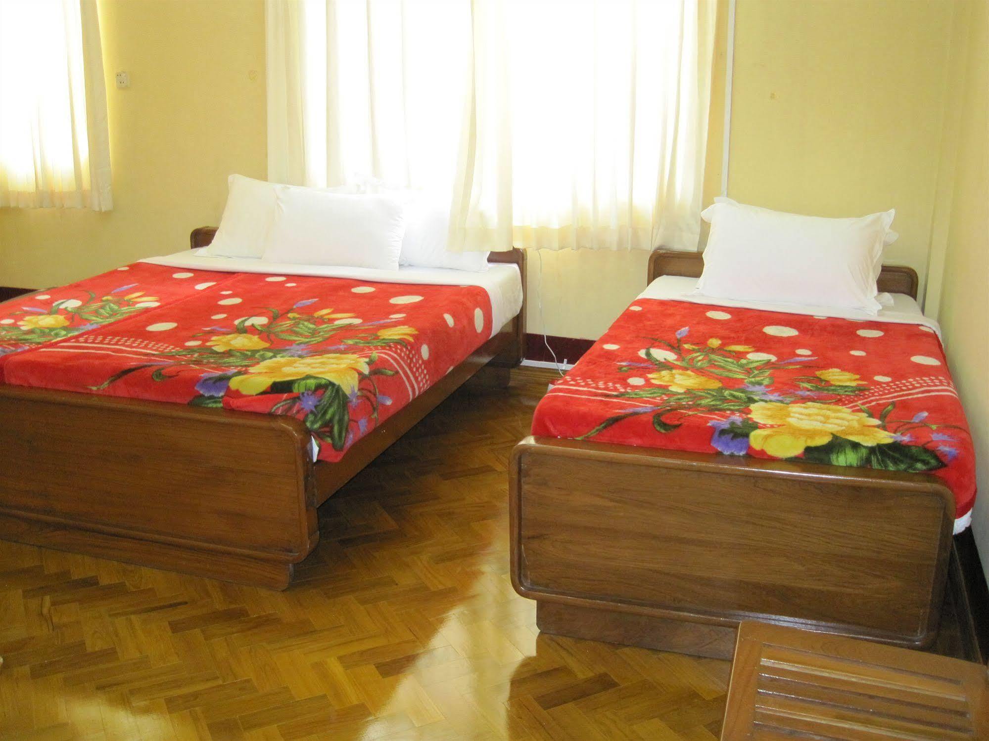 Golden Guest Inn Rangoon Buitenkant foto